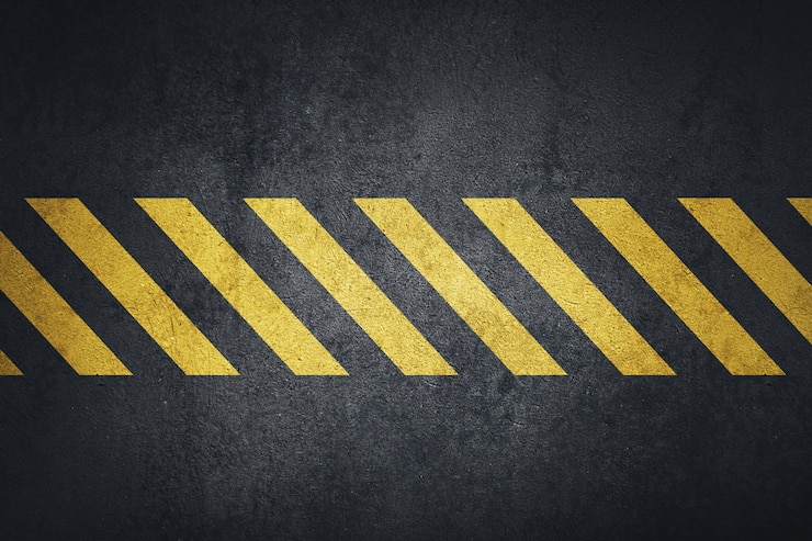 Foto velho fundo de metal preto grungy com listras amarelas de aviso