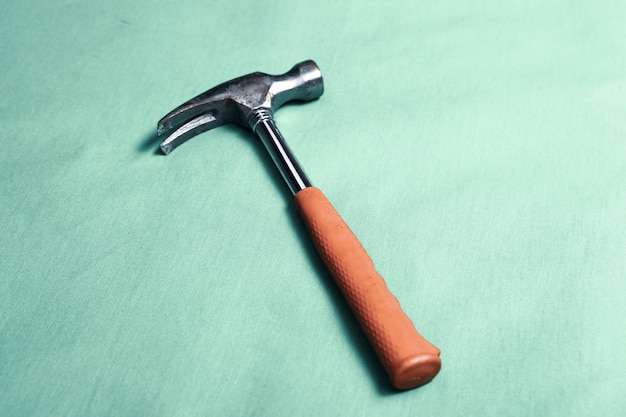 Velho martelo vintage a ferramenta artesanal para carpinteiro