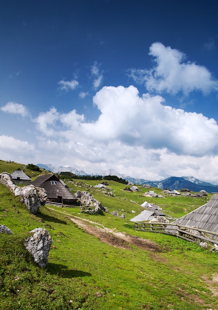 Velika Planina ou Big Pasture Plateau nos Alpes Kamnik, Eslovênia.