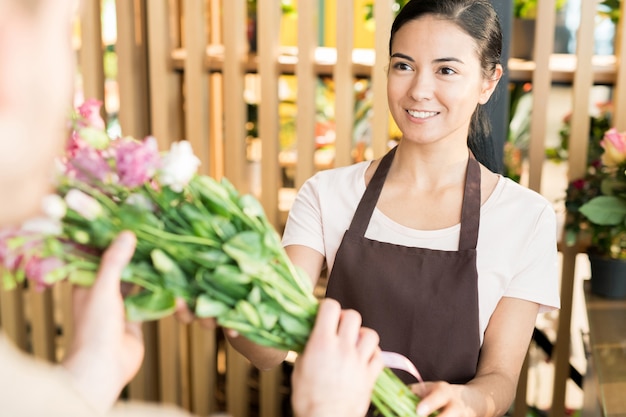 Vendendo flores