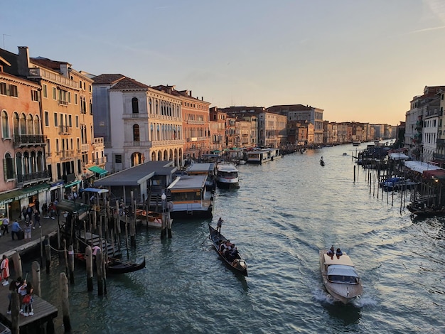 Venecia canal atardecer hermoso paisaje