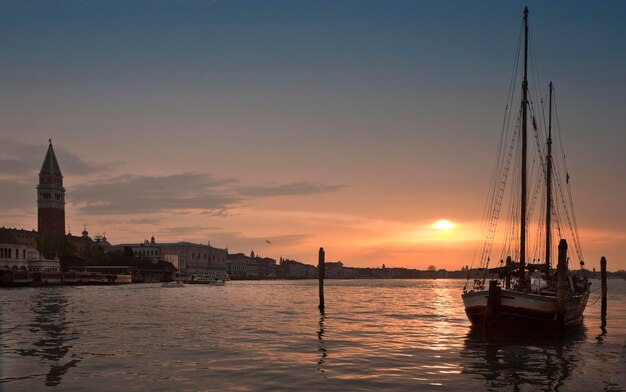 Venecia es una ciudad única sobre el agua, la más asombrosa y misteriosa de Italia.