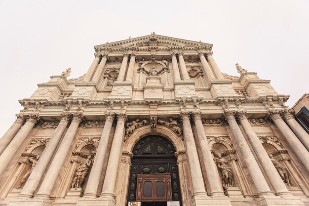 VENECIA, ITALIA 2 DE JULIO DE 2020: Iglesia de Santa Maria di Nazareth en Venecia en Italia