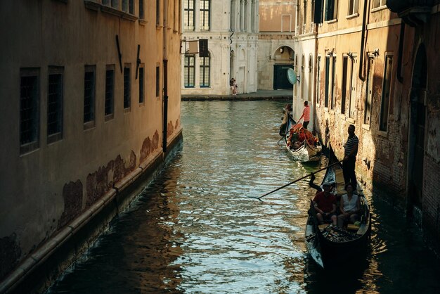 Foto venecia junio 2020 gran canal de venecia con góndolas italia en verano europa