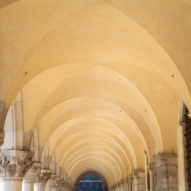 Venedig, Italien. Detail der Galerie Palazzo Ducale prospektiv.