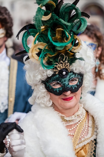 Foto venedig, italien. karneval von venedig, typisch italienische tradition und fest mit masken in venetien.