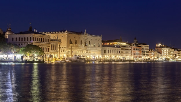 Venedig Nachtlandschaft mit Blick auf den Canal Grande und den Dogenpalast