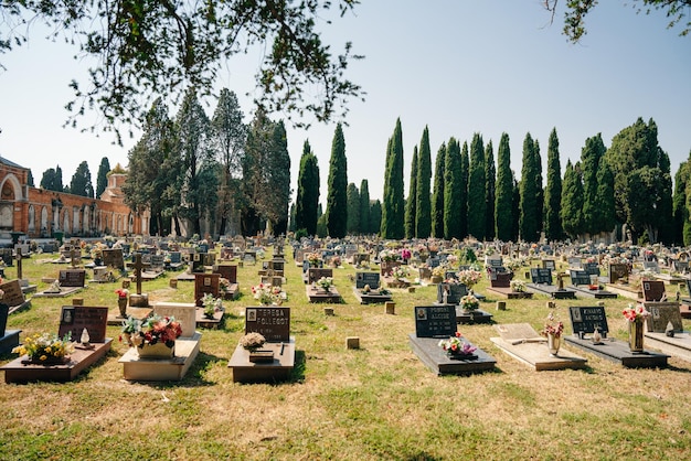 Foto veneza itália sep 2021 arquitetura dentro do cimitero di san michele veneza