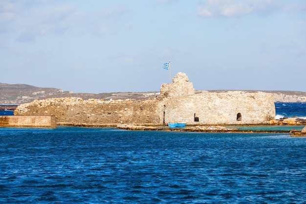 Venezianisches Kastro oder altes Stadtschloss in Naoussa auf der Insel Paros in Griechenland