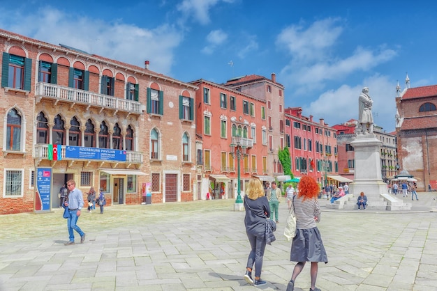 VENICA ITALIEN 12. MAI 2017 Campo Santo Stefano ist ein Stadtplatz in der Nähe der Ponte dell'Accademia im Sestiere von San Marco Venedig Italien