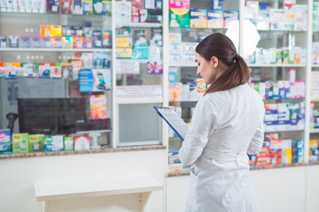 Foto venta de medicamentos en una red de farmacias minoristas