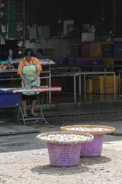 venta de pescado secado al sol