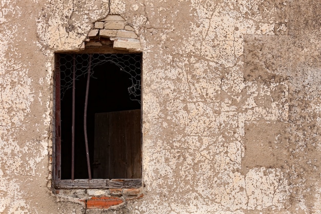 Ventana arruinada