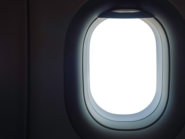 Ventana de avión con espacio en blanco en blanco