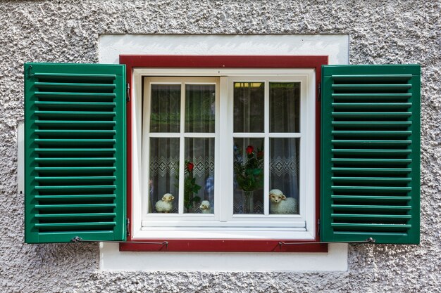 Foto ventana de una casa antigua