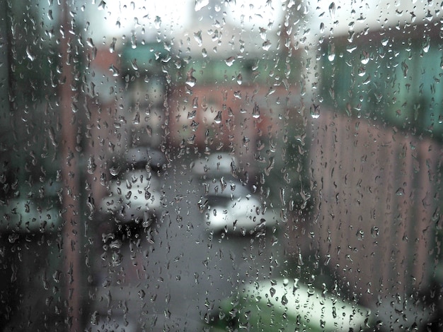 ventana en la ciudad de lluvia