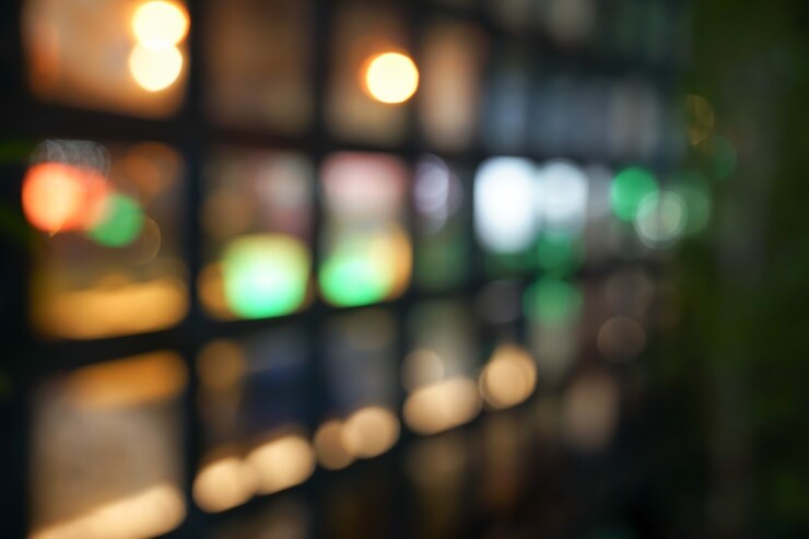 Ventana cuadrada borrosa y bokeh detrás.