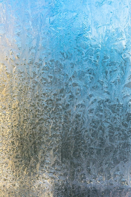 Ventana de invierno congelada con textura de patrón de escarcha de hielo brillante símbolo de maravilla de navidad fondo abstracto