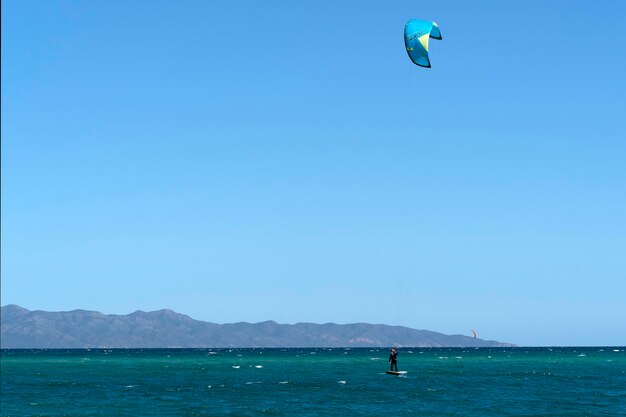 LA VENTANA, MÉXICO - 16 DE FEBRERO DE 2020 - La Ventana en inglés la playa de la ventana es súper divertida para los kitesurfistas estadounidenses