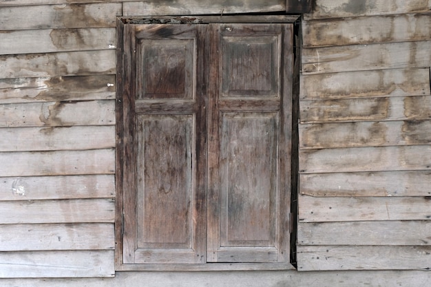 Ventana de madera vieja. Estilo tradicional de tailandia