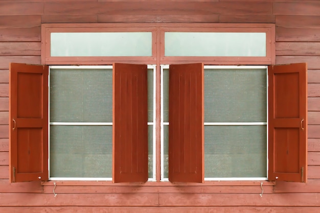 Ventana de madera vieja