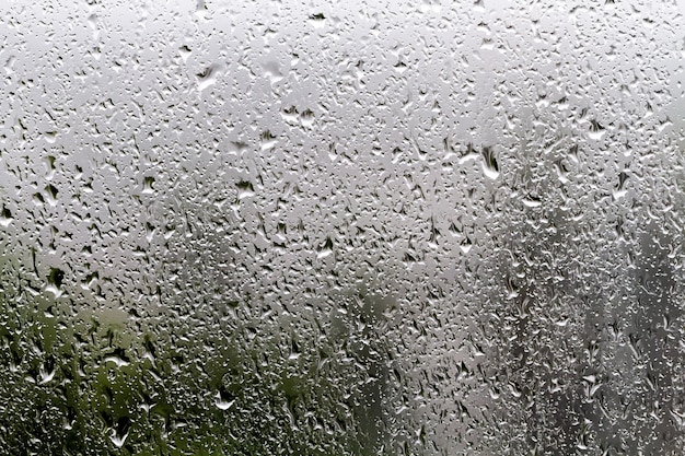 Ventana mojada de la lluvia como fondo