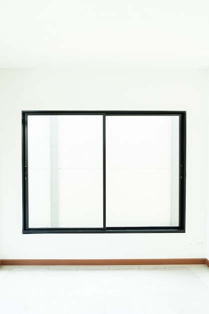 Foto ventana y puerta de vidrio vacía en casa
