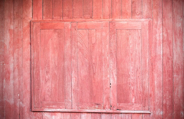 Ventana roja decorativa