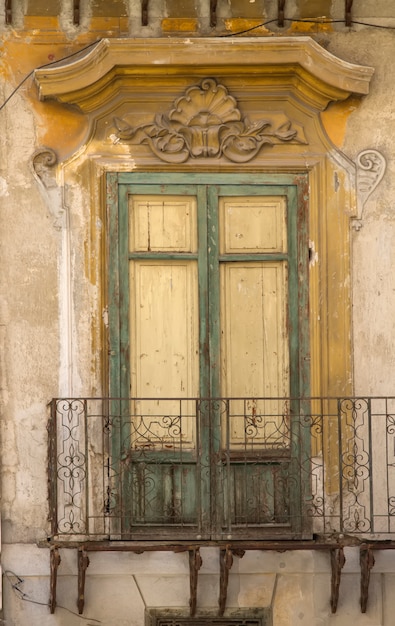 Ventana sicliana antigua