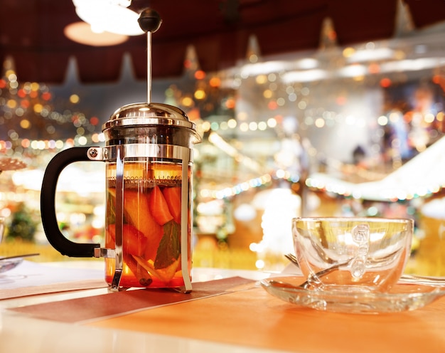 Ventana de té de Navidad en el fondo. Fondo de celebración de año nuevo.