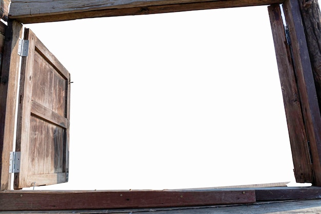 Ventana vieja sobre fondo blanco.