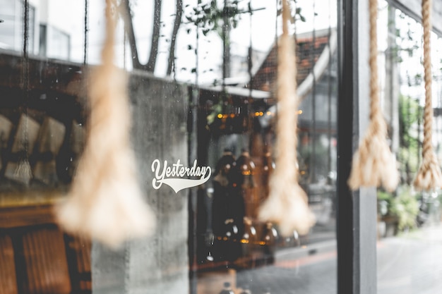 Ventanas de una elegante cafetería