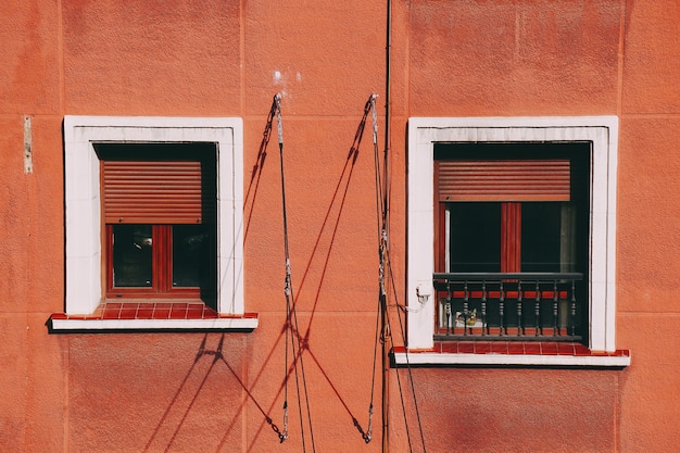 las ventanas en la fachada