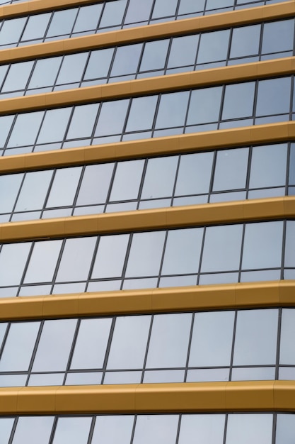 Ventanas de vidrio de un concepto de negocio de edificio de oficinas moderno