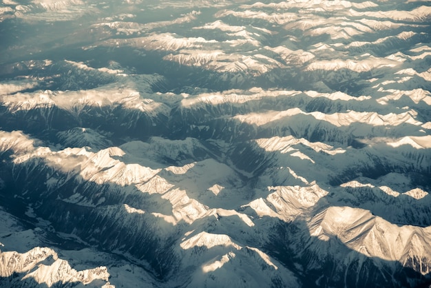 Ver en los Alpes desde el avión