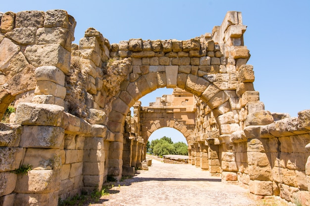 Ver la antigua ciudad romana de Tindarys, Sicilia