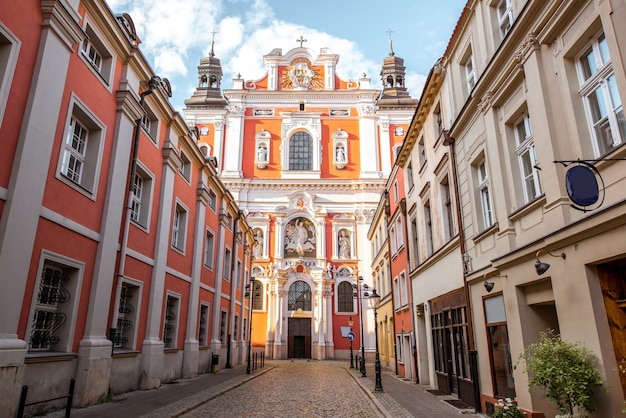 Ver en la fachada de la iglesia de Fara en Poznan, Polonia