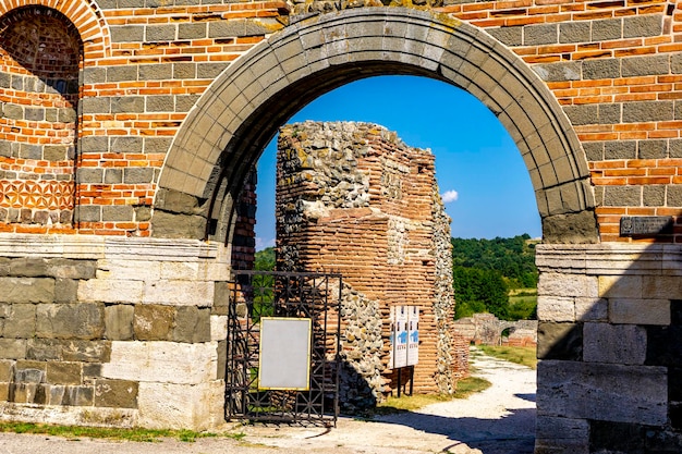 Ver en Felix Romuliana, restos del palacio del emperador romano Galerius cerca de Zajecar, Serbia. Es Patrimonio de la Humanidad por la UNESCO desde 2007.