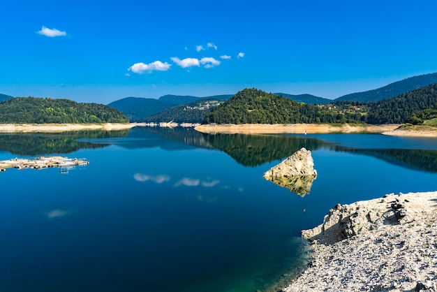 Ver en el lago artificial Zaovine en Serbia