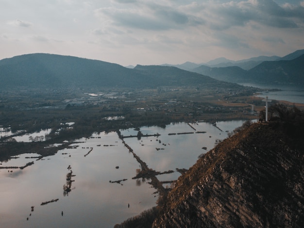 Ver en el lago desde el dron