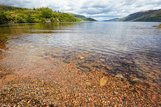 Foto ver en el lago loch ness, escocia