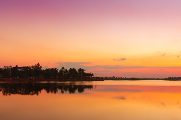 Ver lagunas al atardecer