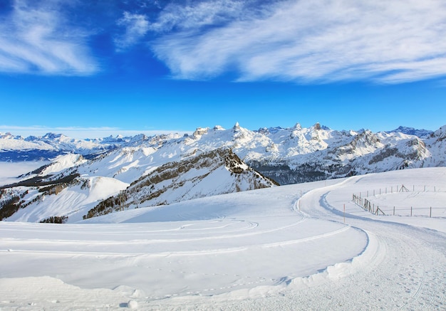 Ver en la montaña Frontalpstock en Suiza en invierno