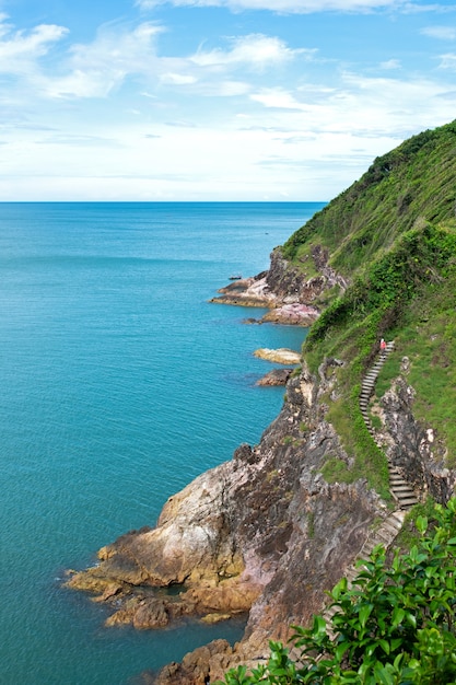 Ver las montañas y el mar de la provincia de Chanthaburi Tailandia