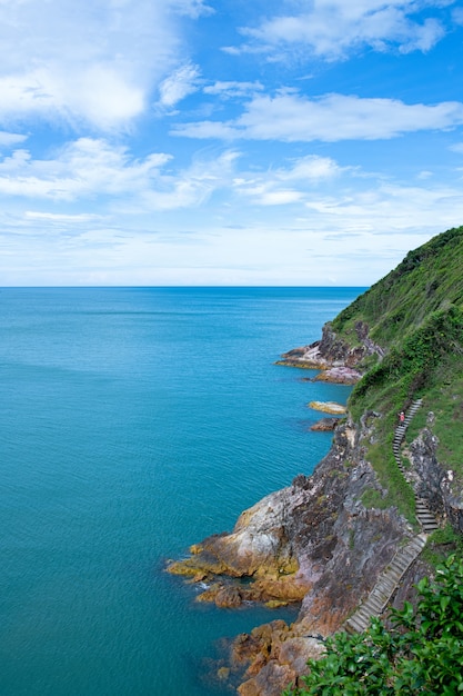 Ver las montañas y el mar de la provincia de Chanthaburi Tailandia