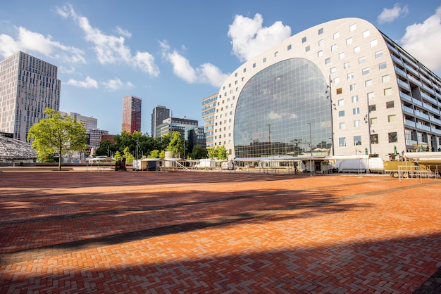 Ver en la plaza central y el mercado durante la mañana en la ciudad de Rotterdam