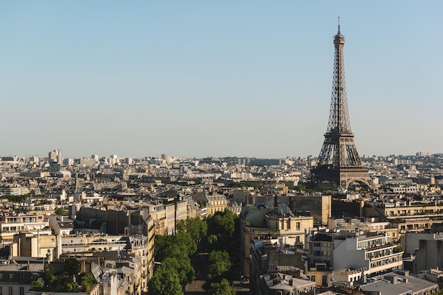 Ver en la torre Eiffel al atardecer, París, Francia