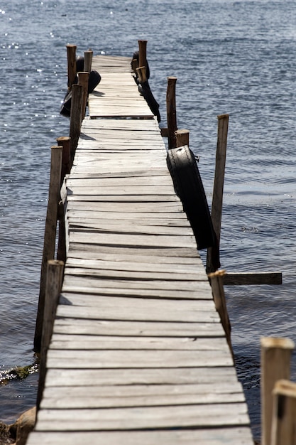 Foto ver en el viejo muelle de madera