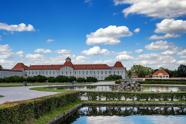 Verano hermosa vista del castillo en munich nymphenburg