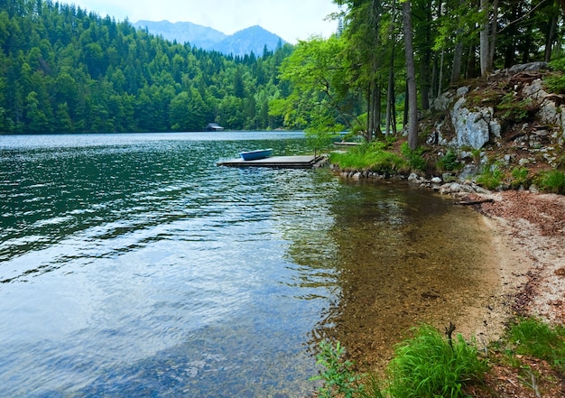 Verano hermoso lago alpino Toplitzsee vista, Austria